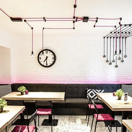 מלון Dom Retro Pivnica *